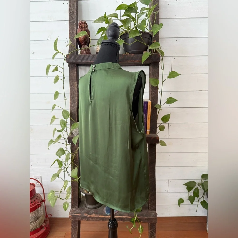 Elementz Lush Olive Green Pleated Blouse with Keyhole Backing - Picture 15 of 16
